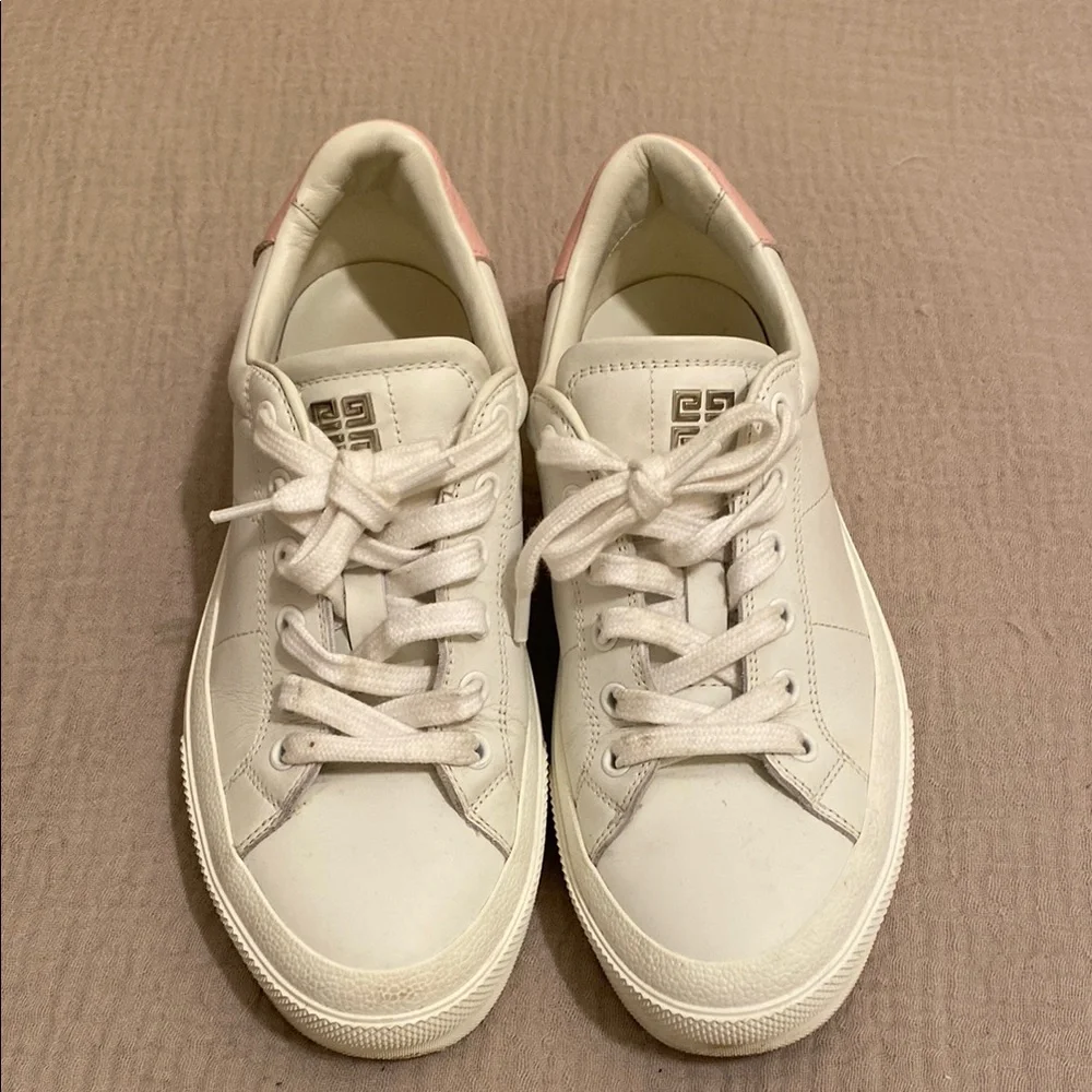 Givenchy White Leather Sneakers with Pink Heel Detail. Size 37